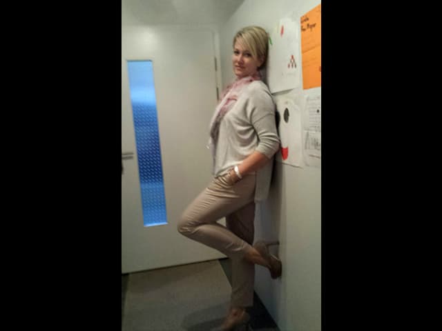 Heiße Strumpfhose japanisches Mädchen im Büro ihren Chef Heiße Strumpfhose japanisches Mädchen im Büro ihren Chef