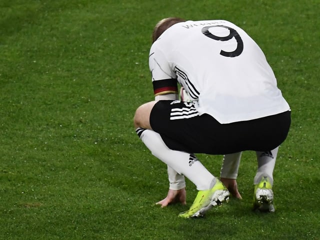Deutschlands Stürmer Timo Werner am Boden Deutschlands Stürmer Timo Werner am Boden