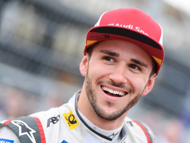 Daniel Abt mit Schirmmütze und einem breiten Grinsen. Daniel Abt mit Schirmmütze und einem breiten Grinsen.