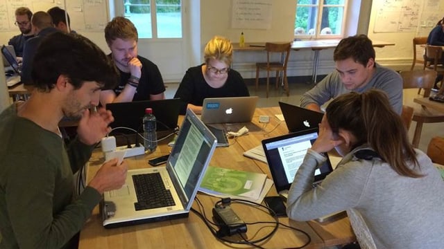 Junge Menschen im Campaign-Bootcamp in Wila Junge Menschen im Campaign-Bootcamp in Wila