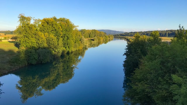 Blick auf den Hageneckkanal. Ohne Wind ist die Spiegelung im Wasser perfekt. Blick auf den Hageneckkanal. Ohne Wind ist die Spiegelung im Wasser perfekt.