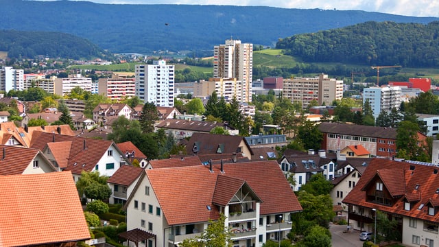 Spreitenbach: Dorf und Hochhäuser Spreitenbach: Dorf und Hochhäuser