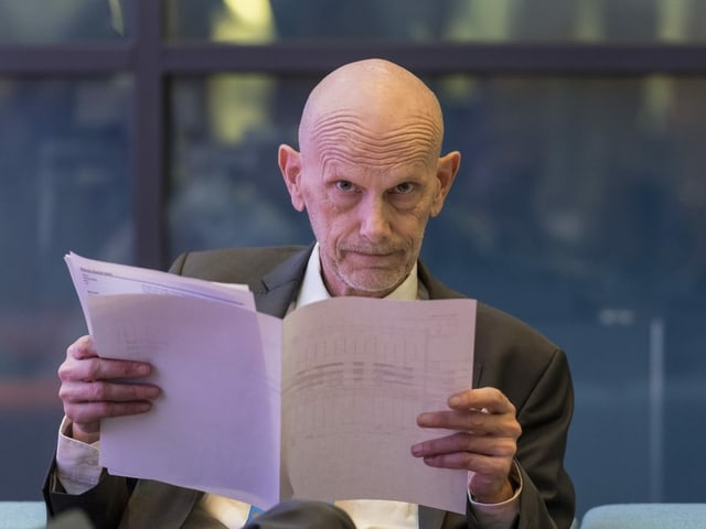 Panica na haja el betg, dentant calm na saja el era betg propi. Panica na haja el betg, dentant calm na saja el era betg propi.