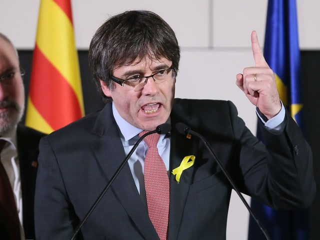 Carles Puigdemont. Carles Puigdemont.
