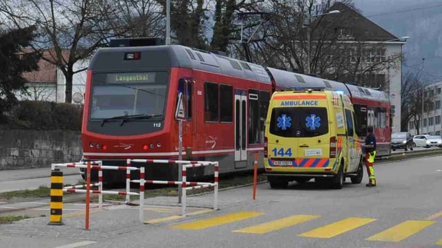 Zug und Rettungswagen Zug und Rettungswagen