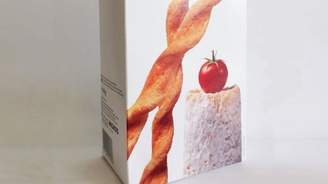 Packung Ziegenkäse-Gebäck. Packung Ziegenkäse-Gebäck.