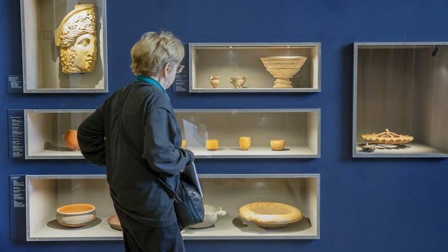persuna en museum istoric. persuna en museum istoric.