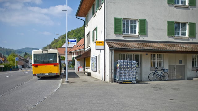 Bus vor Haus Bus vor Haus
