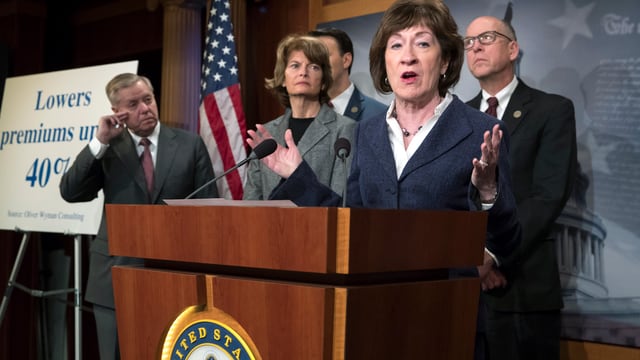 Republikanerin Susan Collins an Rednerpult Republikanerin Susan Collins an Rednerpult