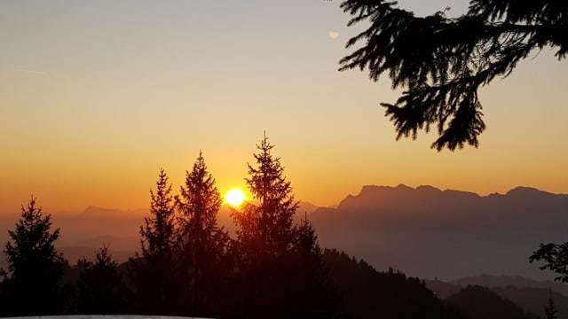 Sonnenaufgang vom Napf aus betrachtet Sonnenaufgang vom Napf aus betrachtet