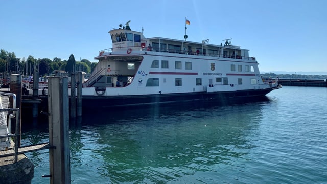 Die Fähre legt in Romanshorn ab. Die Fähre legt in Romanshorn ab.