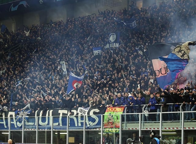 Fans im Stadion.