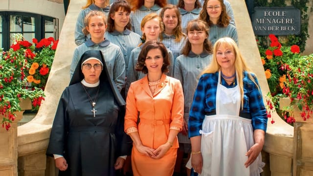 Frauen auf einer Treppe Frauen auf einer Treppe