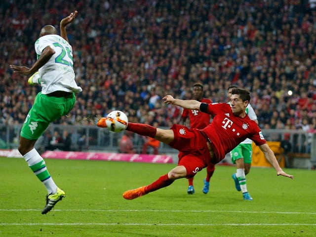 Robert Lewandowski schreibt mit seinen 5 Toren gegen Wolfsburg Geschichte. Robert Lewandowski schreibt mit seinen 5 Toren gegen Wolfsburg Geschichte.