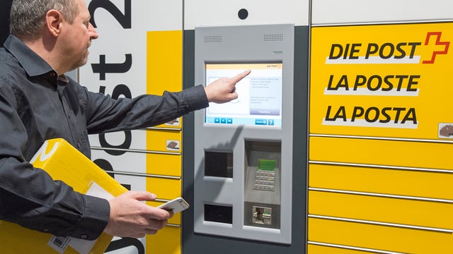 Ein «My Post Automaten» des Post-Netzes der Zukunft in Bern. Die Post schliesst bis 2020 bis zu 600 Poststellen. Ein «My Post Automaten» des Post-Netzes der Zukunft in Bern. Die Post schliesst bis 2020 bis zu 600 Poststellen.