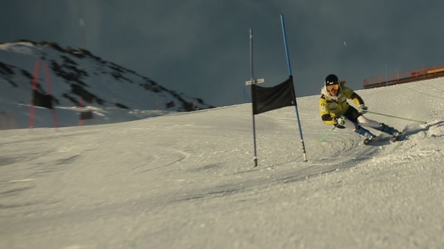 Noemi auf der Piste bei einem Skirennen. Noemi auf der Piste bei einem Skirennen.