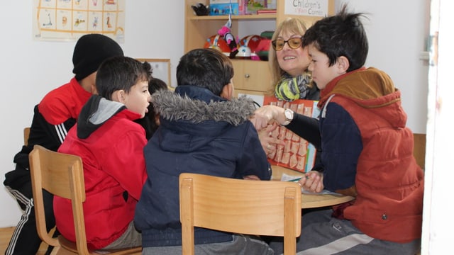 Unterricht im Gemeinschaftszentrum. Unterricht im Gemeinschaftszentrum.