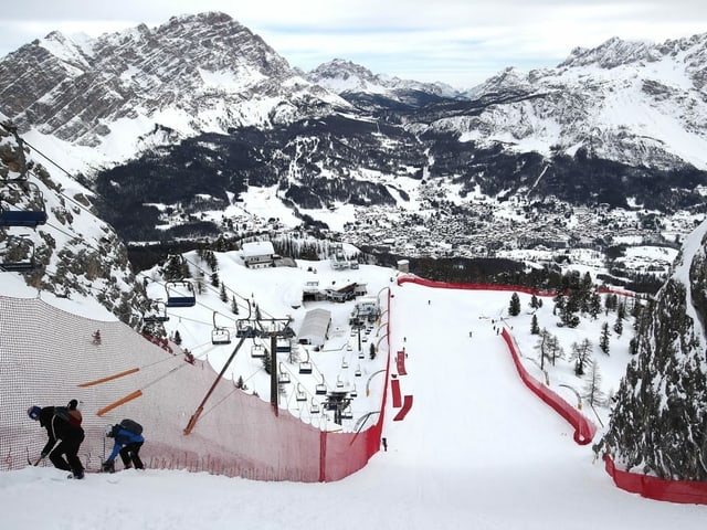 Arbeiter auf der Piste in Cortina d'Ampezzo. Arbeiter auf der Piste in Cortina d'Ampezzo.
