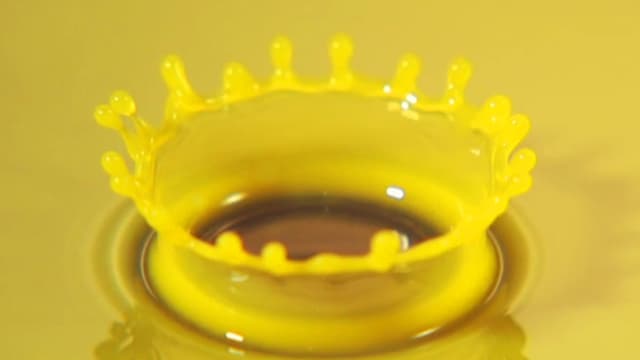 Video «Achtung! Experiment: Der krönende Tropfen (34/52)» abspielen Video «Achtung! Experiment: Der krönende Tropfen (34/52)» abspielen