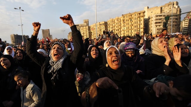 Frauen demonstrieren in Ägypten gegen Mursi Frauen demonstrieren in Ägypten gegen Mursi