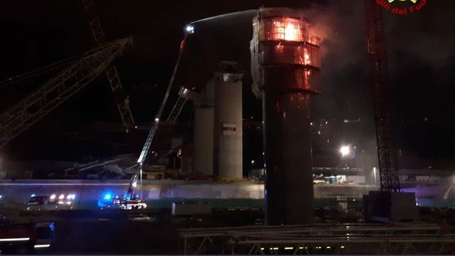 Die Brandursache an der Nachfolge-Brücke in Genua ist noch unklar. Die Brandursache an der Nachfolge-Brücke in Genua ist noch unklar.