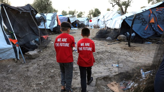 Die Zustände im Zeltlager ausserhalb des Flüchtlingslagers Moria sind prekär. Die Zustände im Zeltlager ausserhalb des Flüchtlingslagers Moria sind prekär.