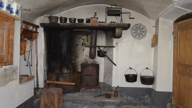Cuschina da la chasa «Casa Malussi» a Bondo. Cuschina da la chasa «Casa Malussi» a Bondo.