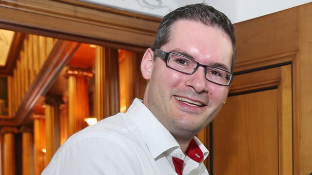Zuberbühler mit Brille. Zuberbühler mit Brille.