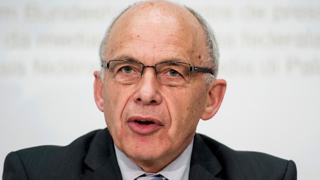 Bundesrat Ueli Mauerer während einer Medienkonferenz im Bundeshaus Bundesrat Ueli Mauerer während einer Medienkonferenz im Bundeshaus