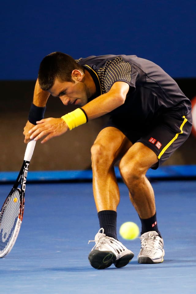 Vor allem zu Beginn wird Novak Djokovic immer wieder auf dem falschen Fuss erwischt.