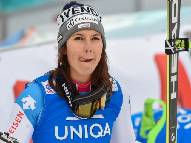 Wendy Holdener steht im Zielraum.