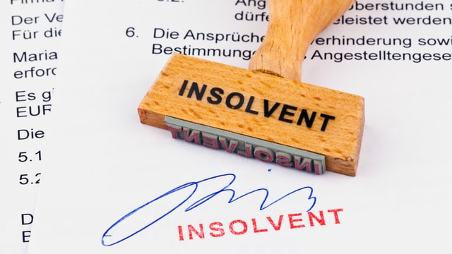 Stempel mit der Aufschrift «insolvent». Stempel mit der Aufschrift «insolvent».