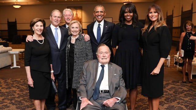 Geoge H.W. Bush mit den ehemaligen US-Präsidenten und First Ladies Geoge H.W. Bush mit den ehemaligen US-Präsidenten und First Ladies