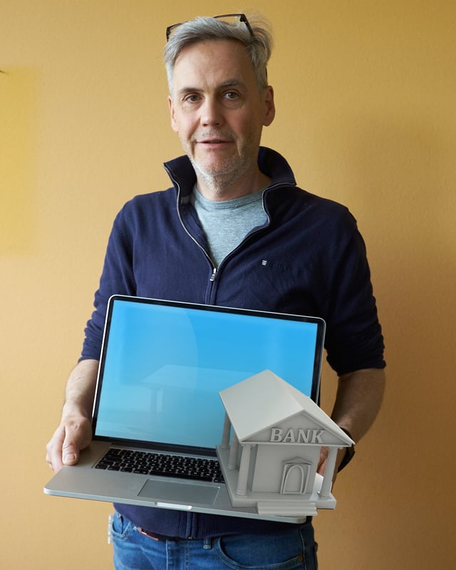 Peter, für ihn ist digitales Geld kein Problem. Peter, für ihn ist digitales Geld kein Problem.