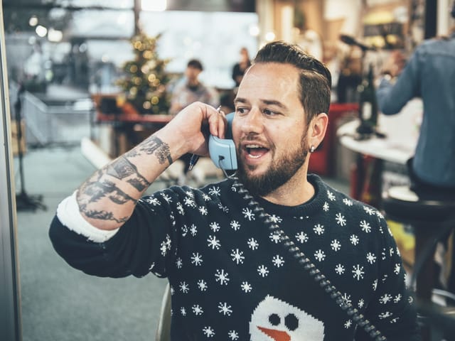 Er sammelte am Konzert, beim Suppen-Kochen und am Schluss noch am Telefon Spendengelder.