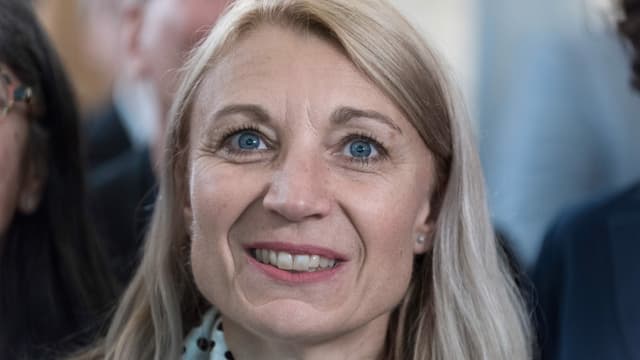 Yvonne Feri lachend und gespannt Yvonne Feri lachend und gespannt