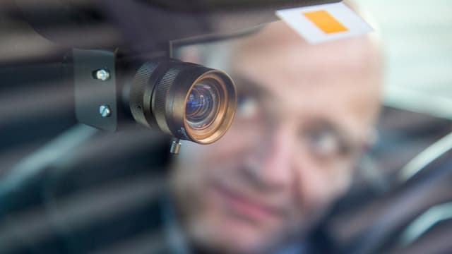 Eine Kamera im autonomen BMW-Prototyp. Eine Kamera im autonomen BMW-Prototyp.