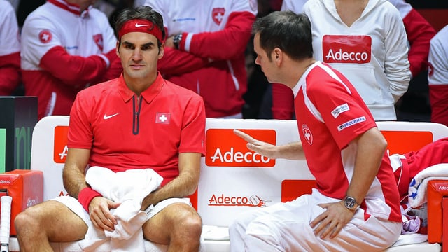 Roger Federer neben Severin Lüthi