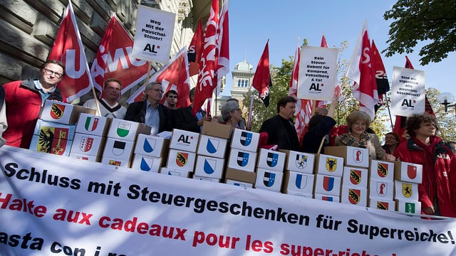 Initianten, mit gesammelten Unterschriften, Transparent Initianten, mit gesammelten Unterschriften, Transparent
