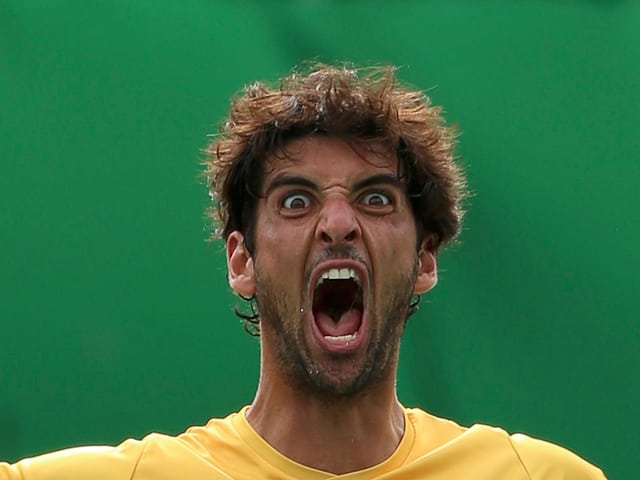 Tennisspieler Thomaz Bellucci schreit auf dem Court. Tennisspieler Thomaz Bellucci schreit auf dem Court.