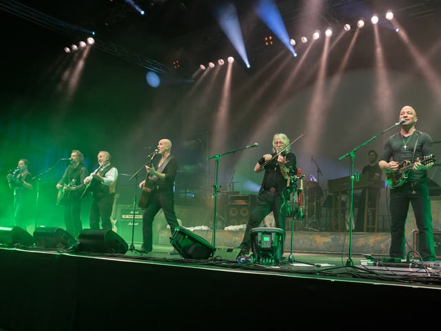 Peter Reber mit Santiano auf der Bühne. Peter Reber mit Santiano auf der Bühne.