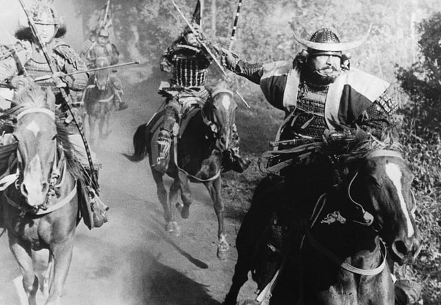 Männer reiten auf Pferden Männer reiten auf Pferden