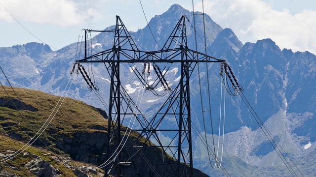 Hochspannungsleitung in den Alpen Hochspannungsleitung in den Alpen