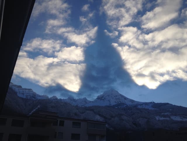 Fronalpstock vor Wolken