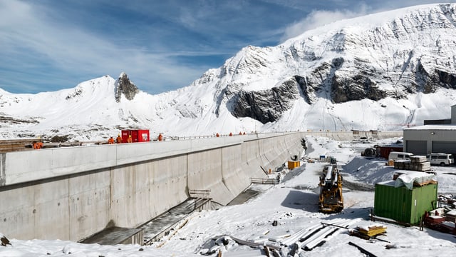 Bau der neuen Staumauer für das Pumpspreicherwerk Linthal im Glarner Hinterland. Bau der neuen Staumauer für das Pumpspreicherwerk Linthal im Glarner Hinterland.