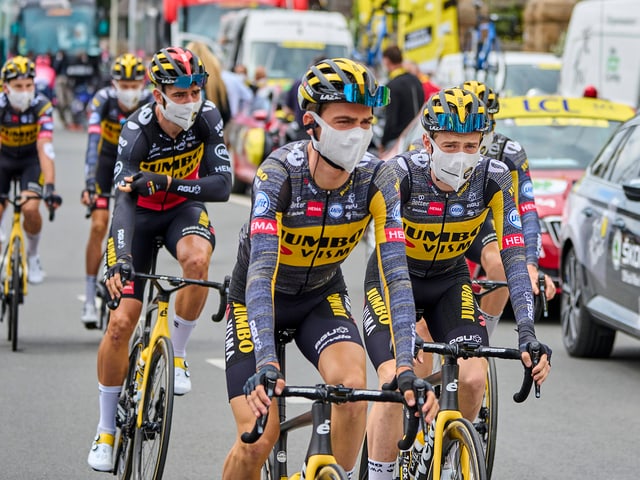Fahrer mit Masken