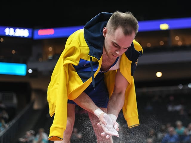 Oleg Wernjajew greift zu Magnesium. Oleg Wernjajew greift zu Magnesium.