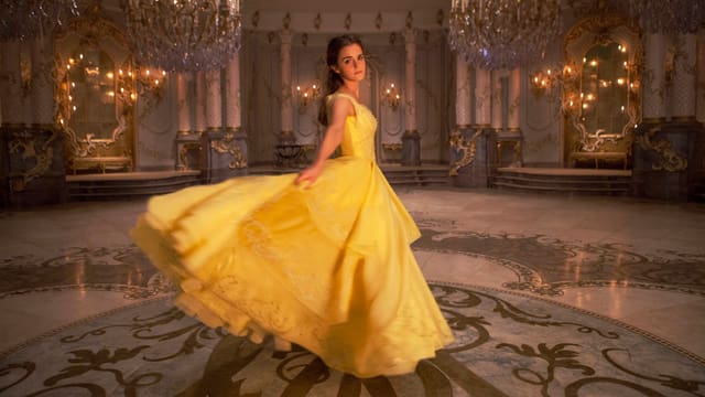Emma Watson im gelben Ballkostüm als die Schöne. Emma Watson im gelben Ballkostüm als die Schöne.