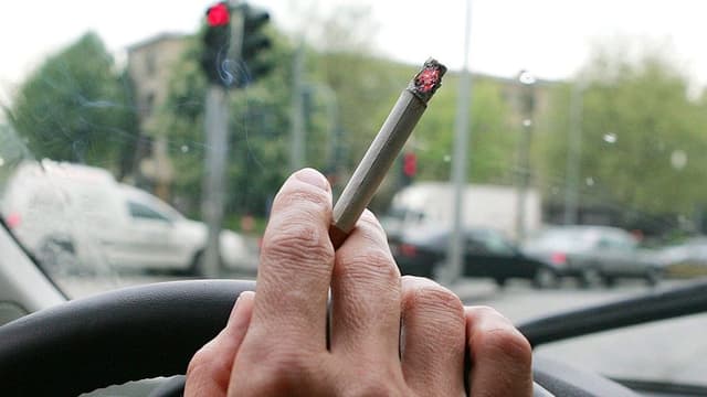 Bundesrat gegen Rauchverbot am Steuer