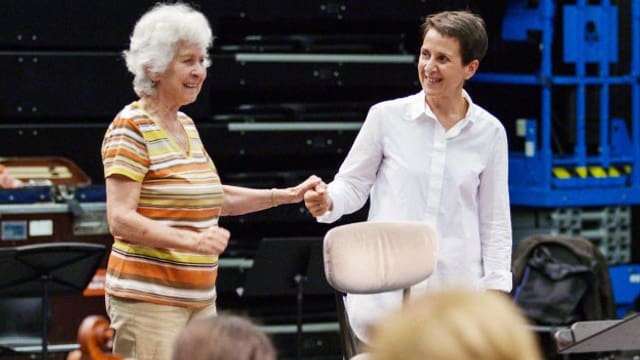 Video «MAESTRAS – der lange Weg der Dirigentinnen ans Pult» abspielen Video «MAESTRAS – der lange Weg der Dirigentinnen ans Pult» abspielen